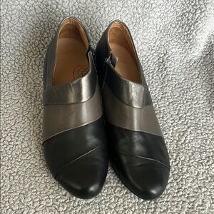 Taos Women's Metro Classic Dress Pump Gray Black Heeled Ankle Boot